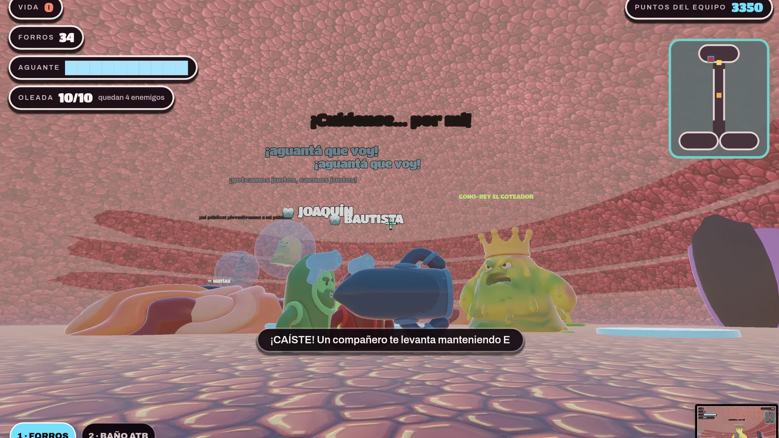 Captura de gameplay: un agente caído espera que un compañero lo levante frente a Gono-King.